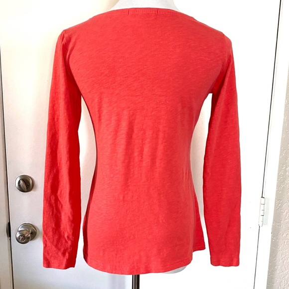 Gap V-Neck Long Sleeve - Picture 2 of 3